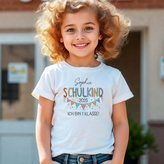 Modernes Schulkind T-Shirt für Mädchen und Jungs in weiss, personalisiert mit Namen