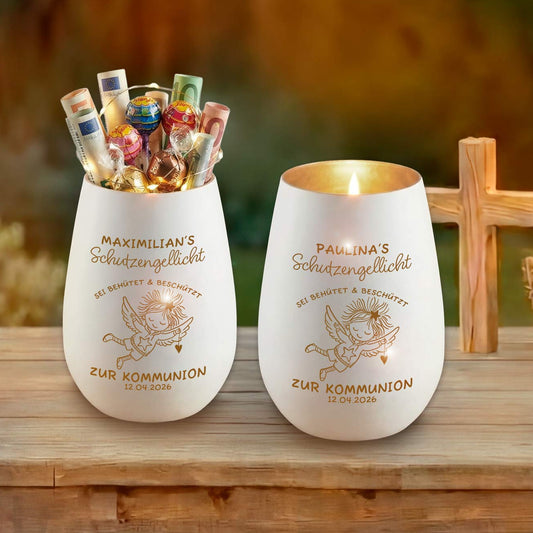 Personalisiertes Windlicht zur Kommunion in Weiß und Gold, gefüllt mit Geld und einer leuchtenden LED-Lichterkette als kreatives Geldgeschenk.