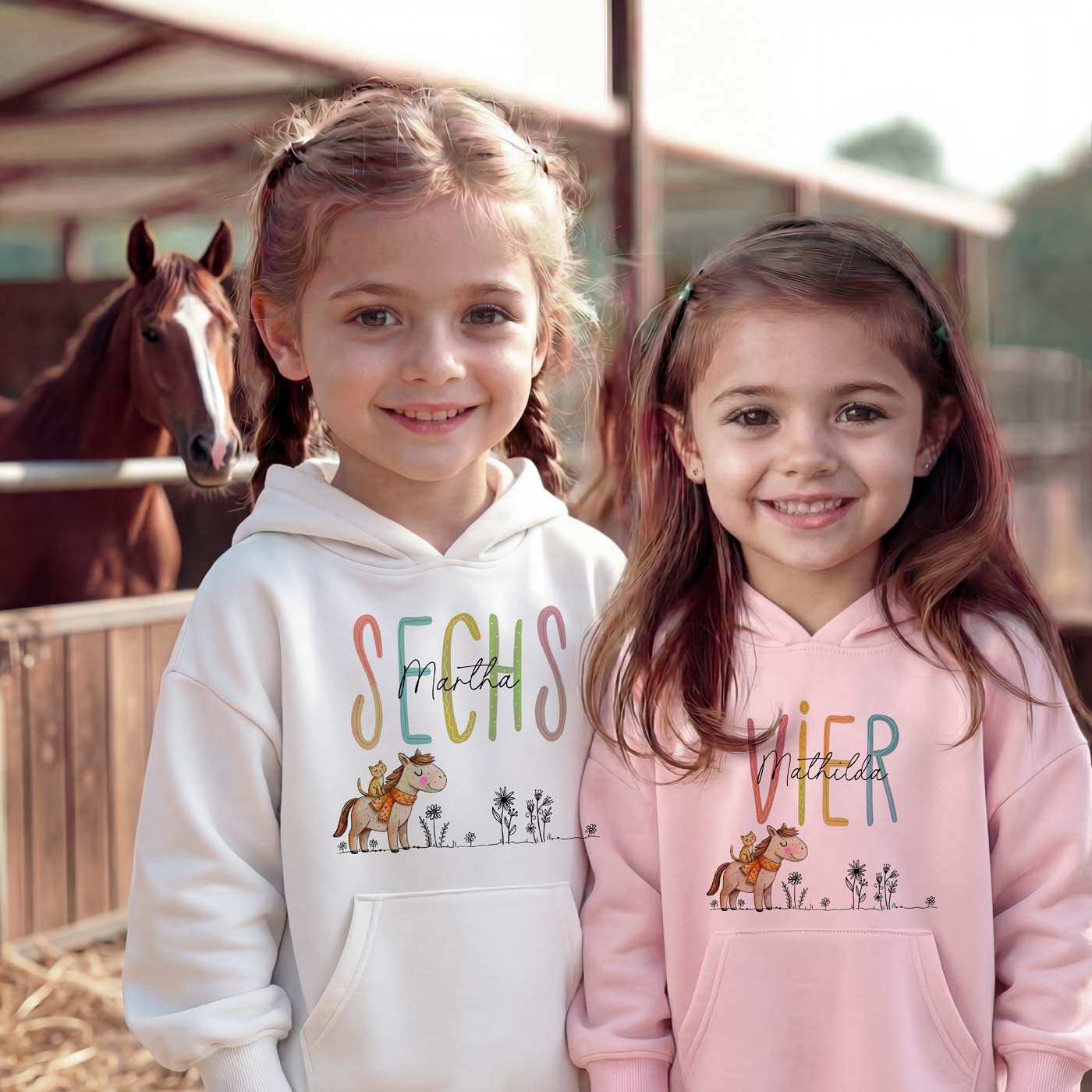 Personalisierter Kinder-Hoodie in Rosa mit Pferd-Katze-Motiv, Wunschname und Geburtstagszahl 4 und 6