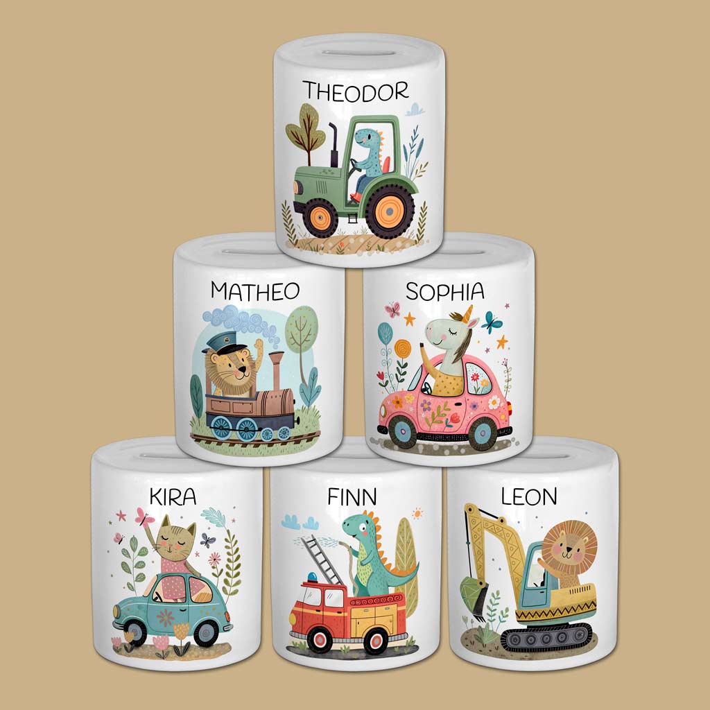 Moderne Kinderzimmer-Deko: Personalisierte Spardosen im Skandi-Stil mit Tier-im-Auto-Motiven.