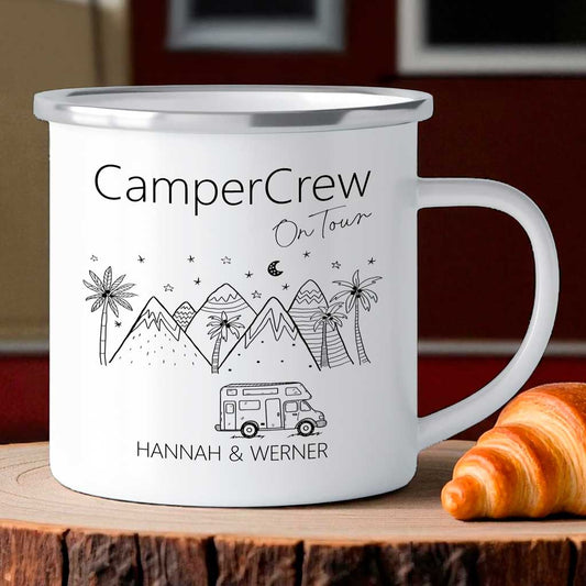 Personalisierte Emaille-Tasse mit Namen und Wohnmobil-Symbol.