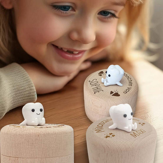 Personalisierte Milchzahndose aus Holz mit dem Namen 'Sophie' und Herz-Gravur.