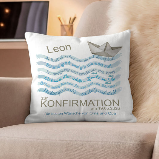 Nahaufnahme der matten Leinen-Optik und der personalisierten Aquarell-Wellen des Dekokissens.