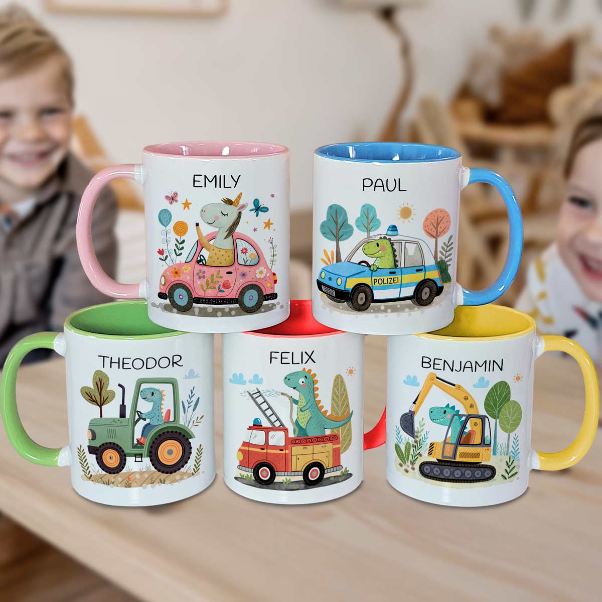 Die personalisierte Fahrzeug-Tasse für kleine Helden