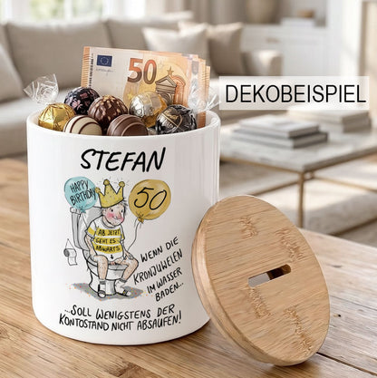 Cartoon-Illustration und frecher Spruch auf der Geburtstags-Spardose für Männer