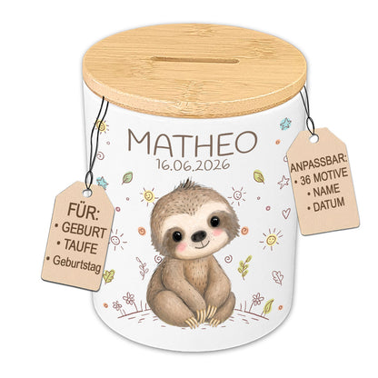 Nahaufnahme des Tiermotivs mit Namen und Geburtsdatum auf der Keramik-Spardose
