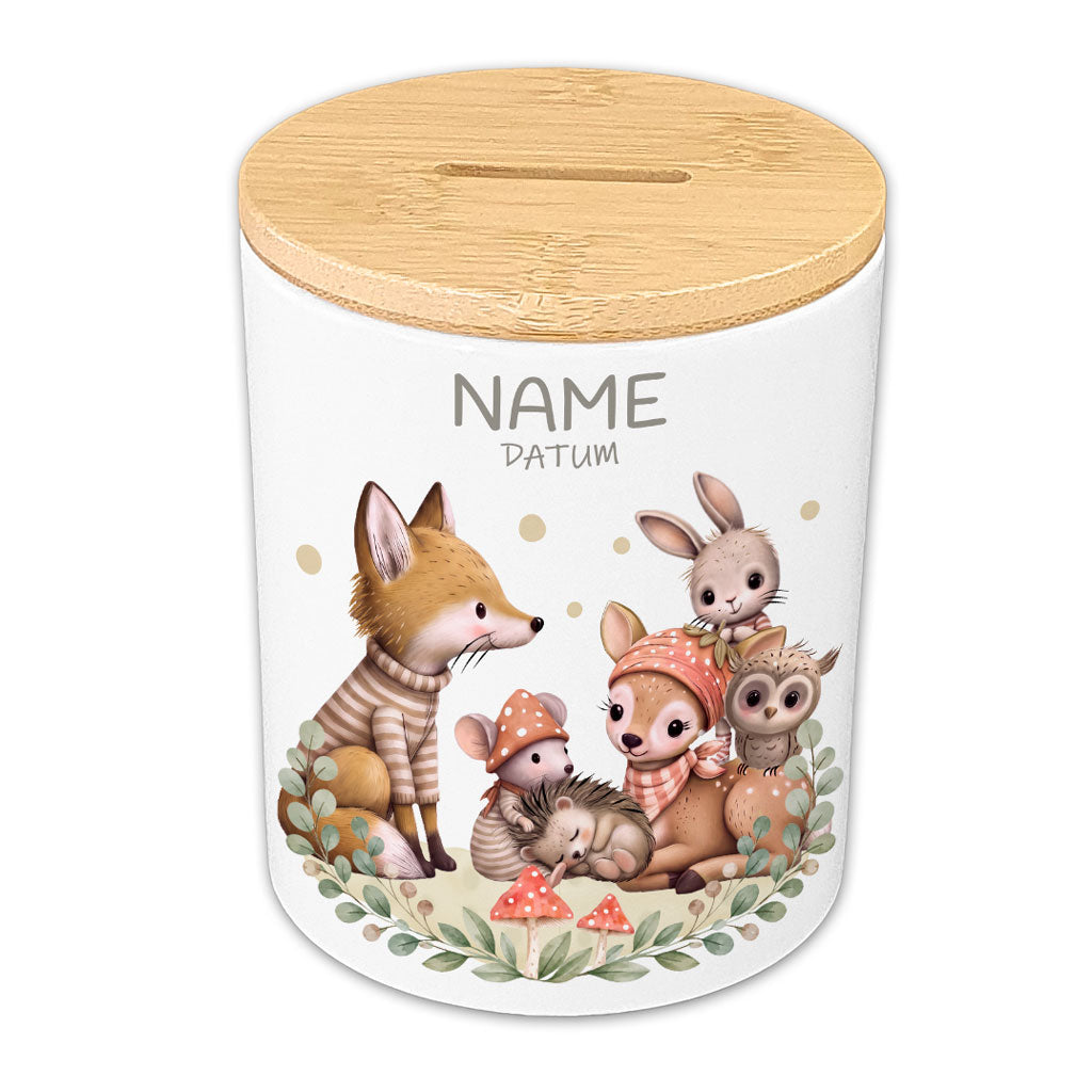 Weiße Keramikspardose mit Waldtieregruppe, personalisiertem Namen und Datum, mit Bambusdeckel