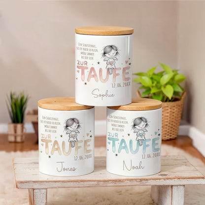 Detailaufnahme des Taufgeschenks in den sanften Pastellfarben Rosa, Mint und Beige mit personalisiertem Namen.