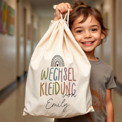 Personalisierter KiTa Stoffbeutel mit Regenbogen-Druck für Wechselkleidung aus Baumwolle für den Kindergarten mit dem Namen 'Emily' - auch als Turnbeutel nutzbar