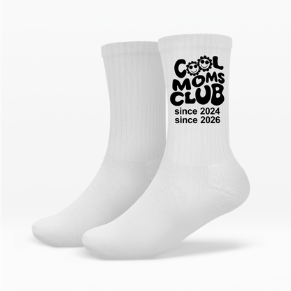 Detailaufnahme der elastischen Rippbündchen der Cool Moms Club Socken, die den optimalen Halt als tolles Geburtstagsgeschenk für Mama zeigen.